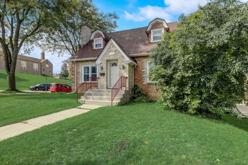 342 9th Ave, West Bend, WI 53095-3253