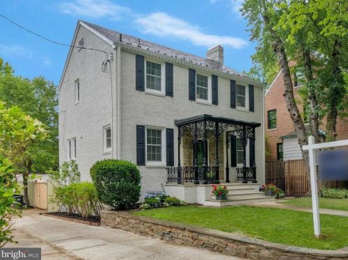 4847 Sedgwick St, Washington, DC 20016-2323