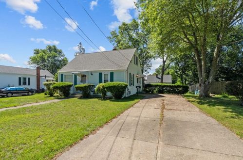 106 Bellevue Ave, Warwick, RI 02888-5010