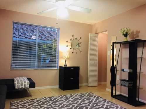 10101 Glenmoor Dr, West Palm Beach, FL 33409-2834
