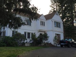 1135 Fern St, Ashland, OR 97520-3225