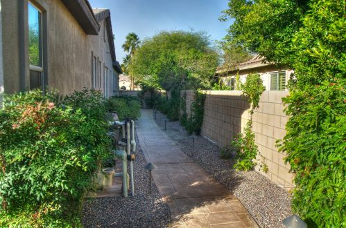 43708 Parkway Esplanade, La Quinta CA  92253-4099 exterior
