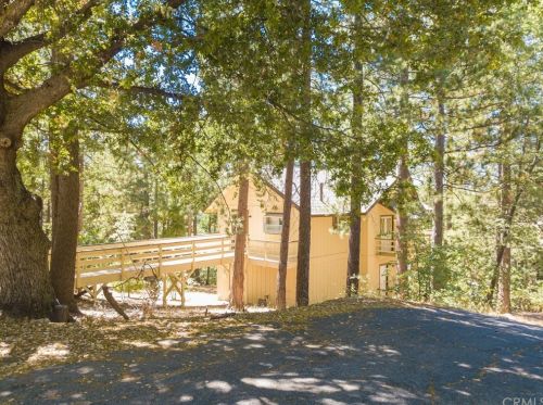 968 Grass Valley Rd, Lake Arrowhead, CA