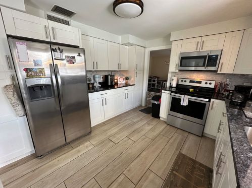 21 Dianna Rd, Londonderry NH  03053-3237 exterior