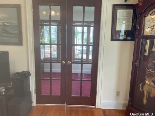 10 Maple Dr, North Lindenhurst NY  11757-1308 exterior