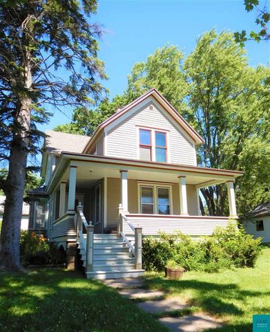 117 4th St, Washburn, WI 54891-9458