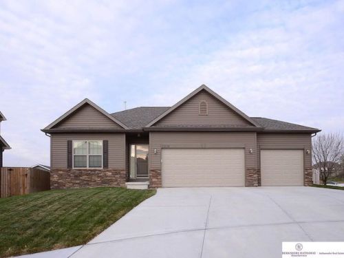 11208 Morgan Cir, Gretna, NE 68028-3852