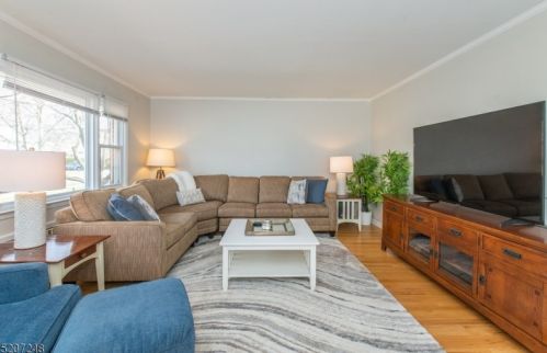 21 Diana Rd, Greystone Park NJ  07950-2104 exterior