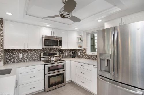 1665 Spoonbill Ln, Naples, FL 34105-2886