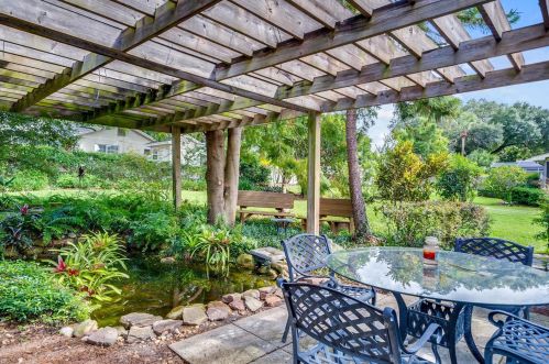 935 Versailles Cir, Maitland FL  32751-4565 exterior