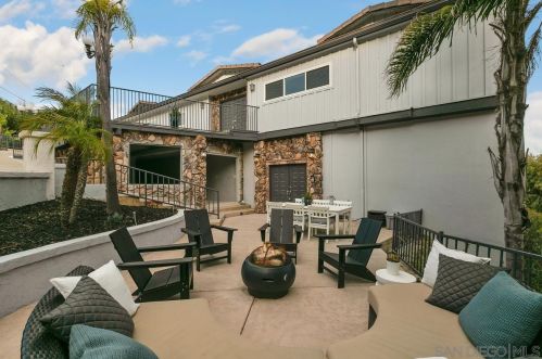 2125 Locust St, San Diego CA  92106-1622 exterior