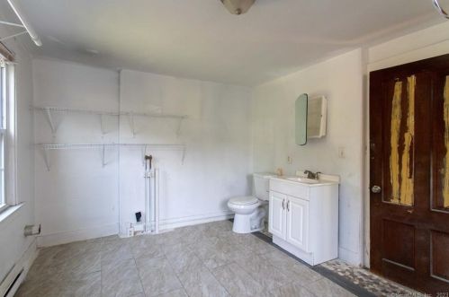 201 Town St, Norwich CT  06360-2106 exterior