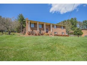 3027 Winesap Rd, Kingsport, TN 37663-2917