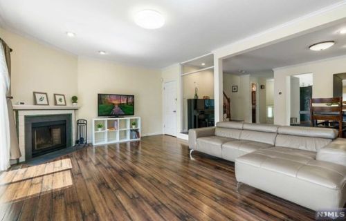 60 Canterbury Ln, N Milford NJ  07646-3262 exterior