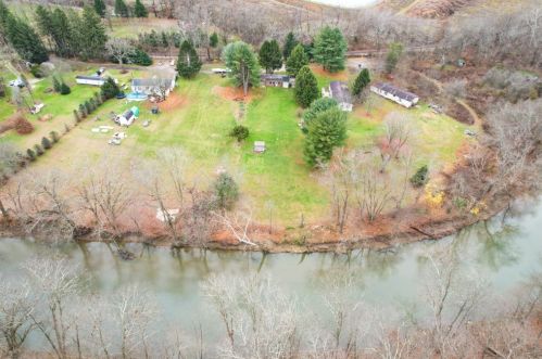 125 Hillvue Ln, Evans City, PA 16033-7605