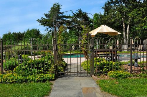 9 Scenic Pond Dr, Warwick NY  10990-2651 exterior