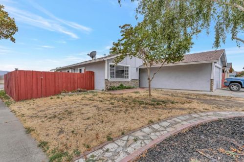 1301 Buena Vista Rd, Hollister, CA 95023-3309