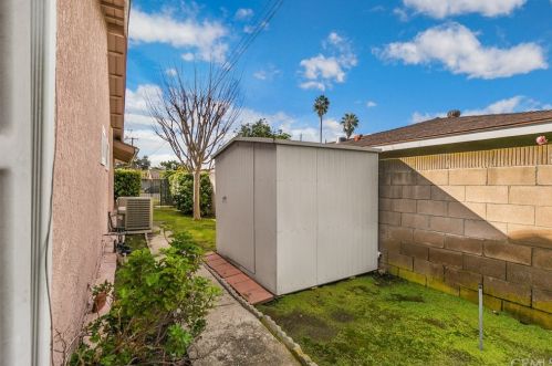 1915 Chateau Ave, Anaheim CA 92804-4409 exterior