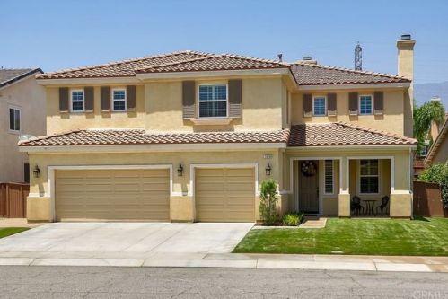 1476 Moonlight Dr, Beaumont, CA 92223-3305