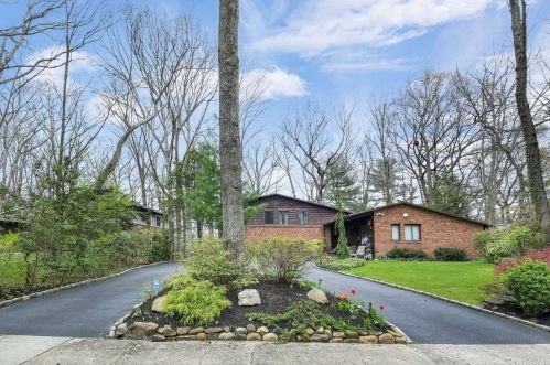 24 Sagamore Rd, Muttontown, NY 11732-1129