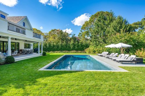 250 Mill Rd, West Hampton Beach NY  11978-2051 exterior