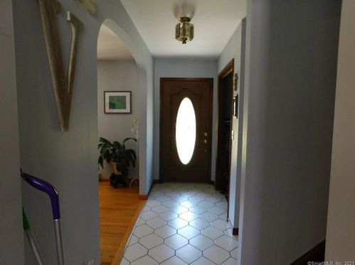 3 Fox Tail Ln, Brookfield Center CT  06804-3705 exterior