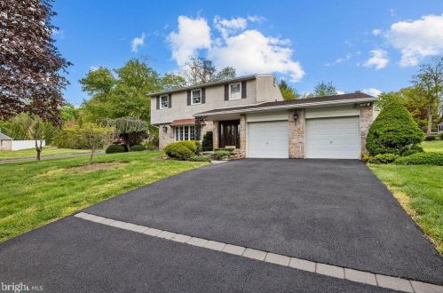 125 Austin Dr, Southampton, PA 18966-1838