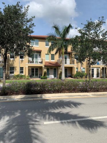 1044 147th Ave, Hollywood, FL 33027-6167