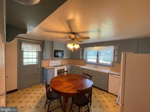 1412 Holland Rd, Southampton, PA 18966-2707