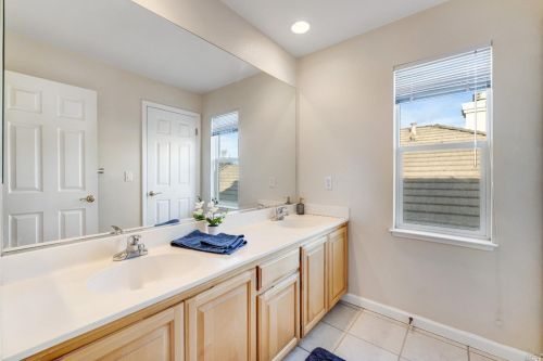 1409 Birdie Dr, Windsor CA  95492-8717 exterior