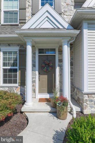 304 Country Meadows Dr, Lancaster, PA 17602-1488