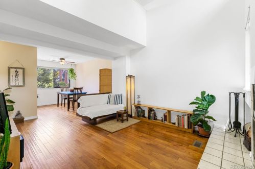 212 Nome St, Denver CO 80014-1850 exterior