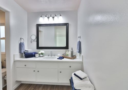 16670 Bernardo Oaks Dr, San Diego CA  92128-2837 exterior