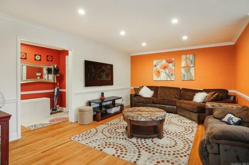 3 Sentry Pl, Scarsdale, NY 10583-2532