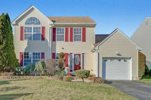 15 White Pine Ct, Bricktown, NJ 08724-2085