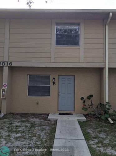 2016 10th St, Fort Pierce, FL 34950-5336