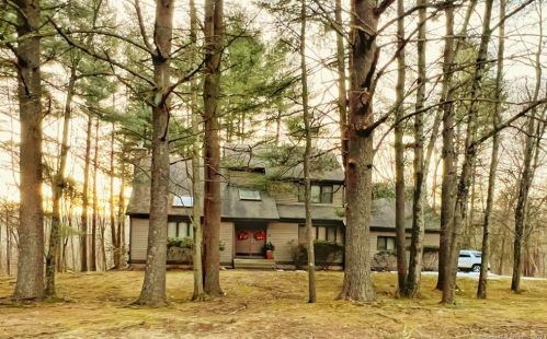11 Habitat Ln, Bloomfield, CT 06002-1153