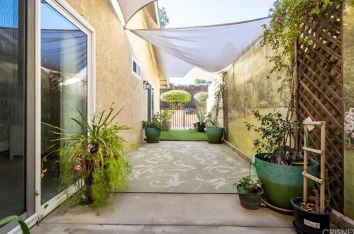 19032 Avenue Of The Oaks, Santa Clarita CA  91321-1444 exterior