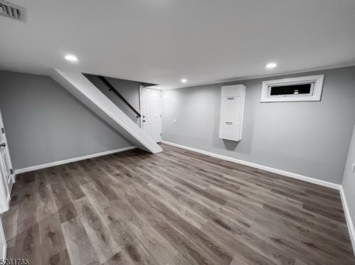 75 Elba Ave, Hopatcong NJ  07843-1848 exterior