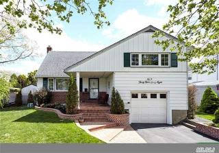 3968 Wolkow Ave, Seaford, NY 11783-1443