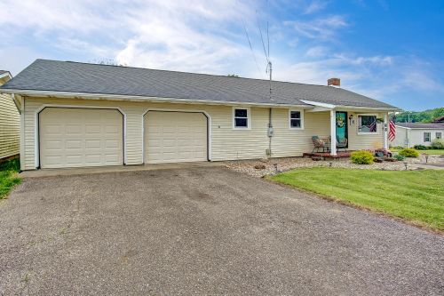 68 Beard St, Frazeysburg, OH 43822-9798