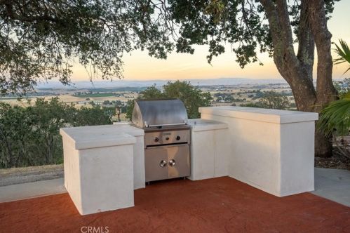 3310 Neal Spg Rd, Templeton CA  93465-9636 exterior