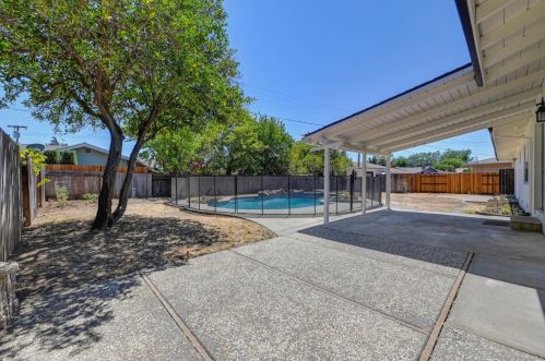855 B St, Liberty Farms CA  95620-3311 exterior