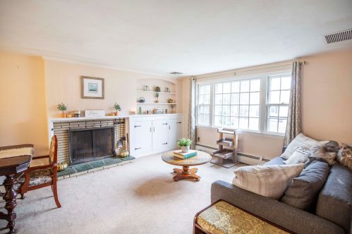 3 Robert Ave, Salem, NH 03079-2331