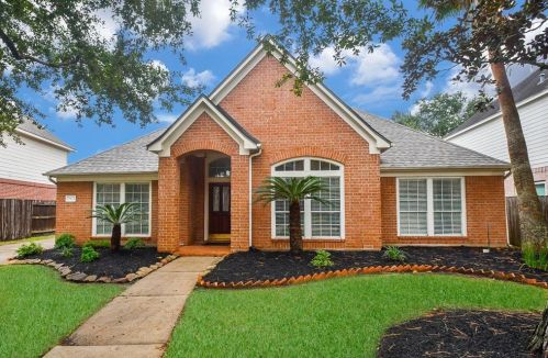 2923 Marble Falls Dr, Pearland, TX 77584-7065