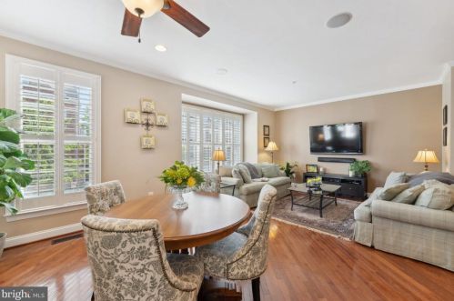 124 Fortnightly Blvd, Herndon, VA 20170-3752