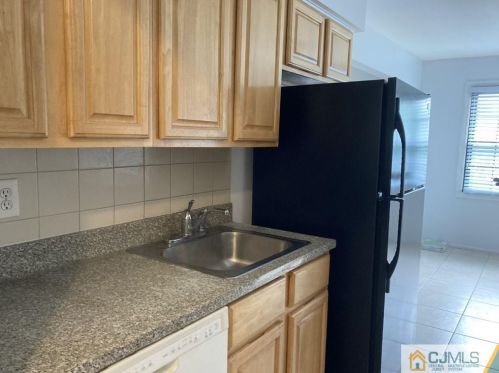 1510 Green Hollow Dr, Iselin NJ  08830-2946 exterior