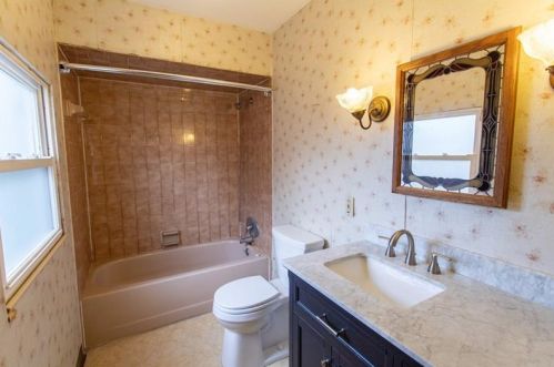 150 Lincoln Ave, Whitaker PA  15120-2330 exterior