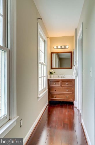 10108 Nedra Dr, Great Falls VA  22066-2835 exterior