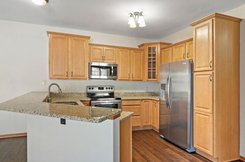 9237 66th Ave, Kenosha, WI 53158-3271